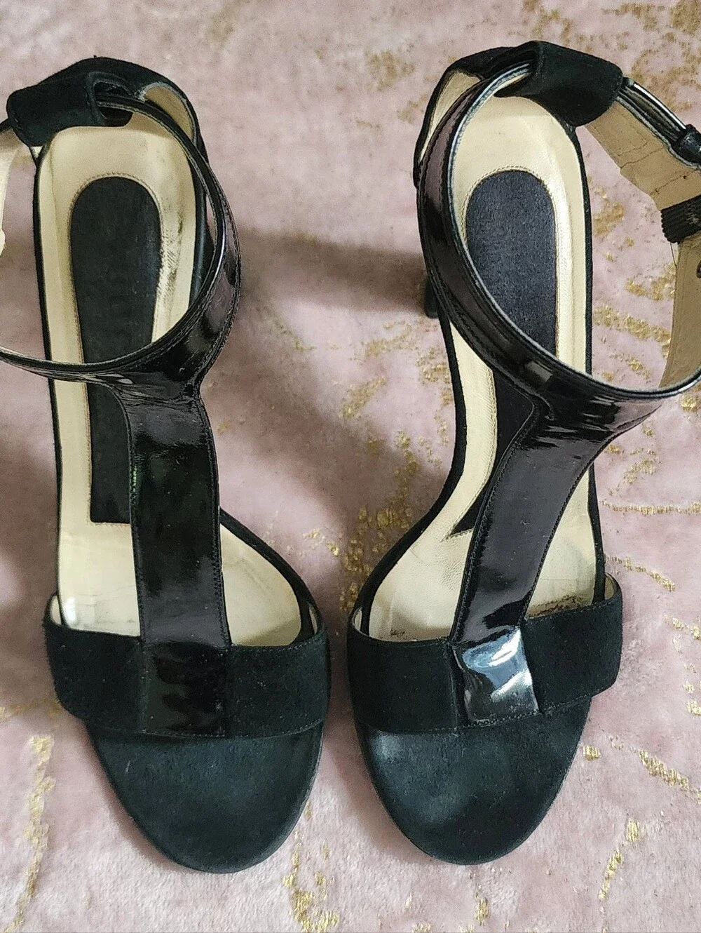 GUCCI | Classic Black T-Strap High Heel Sandals - Picture 6 of 16
